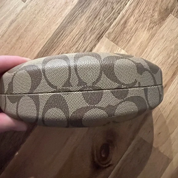 Coach Beatrice HC8019 Black Sunglasses with Signature Hard Case - Picture 13 of 14